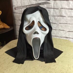 Fun World Ghost Face Scream Halloween Mask NEW!